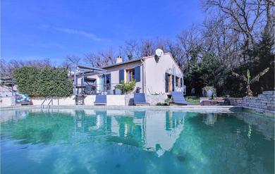 Holiday home Beautiful home in Donzère w/ Outdoor swimming pool, WiFi and Outdoor swimming pool