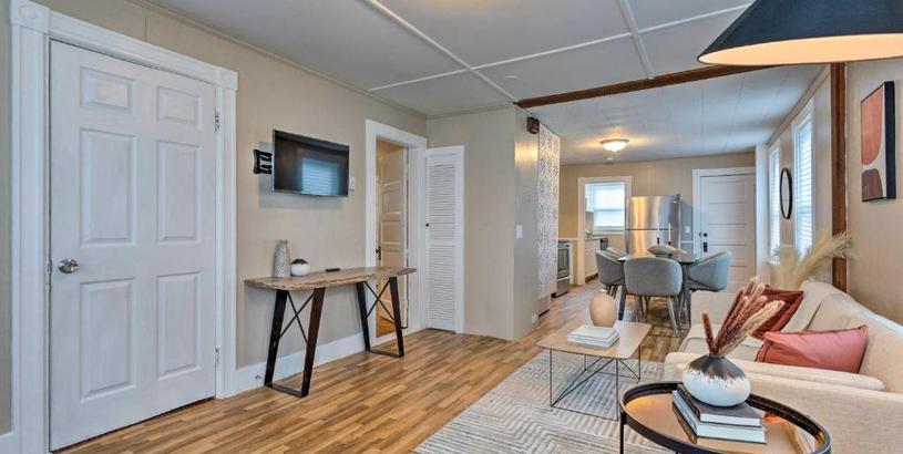 Apartments Cozy-Chic Attleboro Apt 1 Mi to Dining and Zoo
