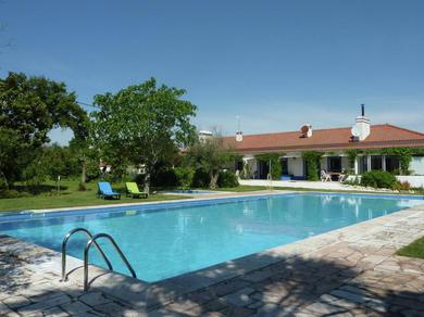 Дом отдыха Attached quaint Farmhouse in Montemor o Novo with Swimming Pool