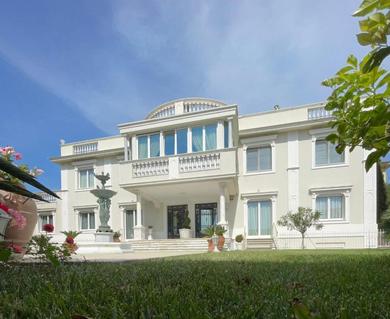 Apartments Villa Bianca a pochi passi dal mare con giardino esclusivo