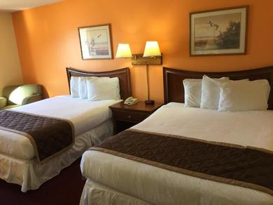 Отель Lake Tree Inn & Suites