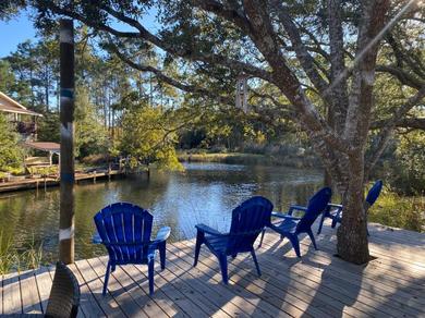 Дом отдыха Sleeps 6 - Water Front Home Close to the Beach and Downtown and Pensacola