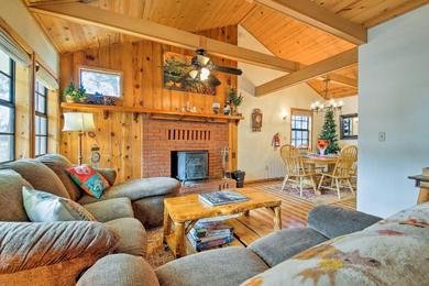 Holiday home Big Bear Cabin with Deck and Hot Tub Near Resorts!