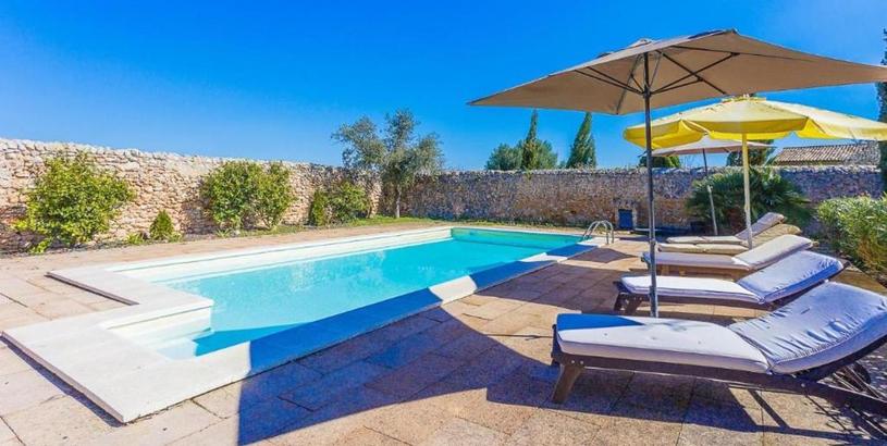Villa Villa in Consell with private pool, air conditioning and Wifi