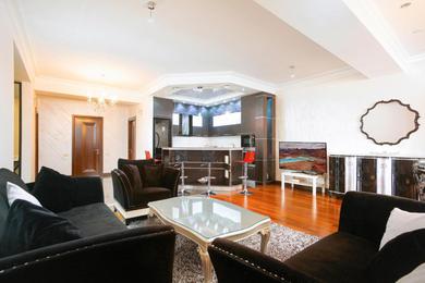 Luxury 3 Bedrooms apartment with 2 Bathrooms and a Great Balcony, 50 meters from Republic Square