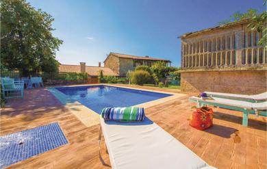 Holiday home Amazing Home In Cernedo With Wifi, Private Swimming Pool And Outdoor Swimming Pool
