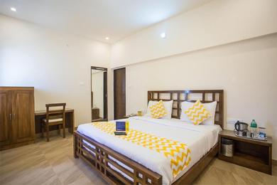 Hotel FabExpress SRJ Thaneesh Residency