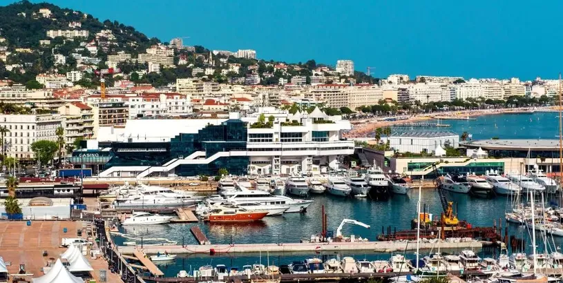 Boat Ferretti 36 ' Bateau à Quai Vieux-Port Cannes Festival La Croisette