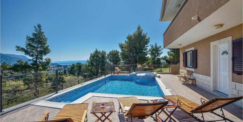 Holiday home Beautiful Home In Split With 4 Bedrooms, Jacuzzi And Wifi