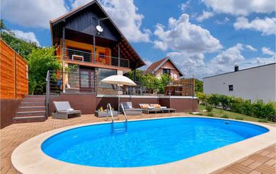 Holiday home Stunning Home In Sveti Ivan Zelina With 2 Bedrooms, Jacuzzi And Outdoor Swimming Pool