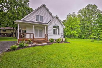 Holiday home Poconos Home with Game Room - 10 Mins to State Park!