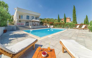 Дом отдыха Beautiful Home In Aragona -ag- With 4 Bedrooms, Wifi And Outdoor Swimming Pool