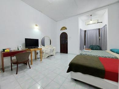 Guest house Rumah Rehat QNM Holidays