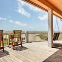 Holiday home Beachfront Crystal Beach Home with Deck and Patio