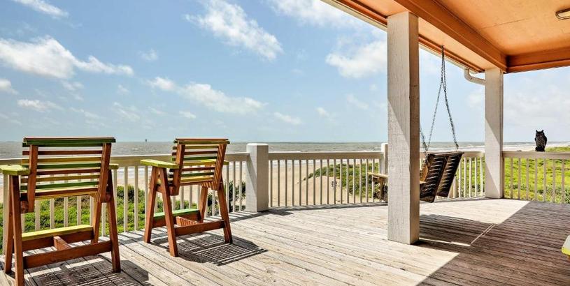 Holiday home Beachfront Crystal Beach Home with Deck and Patio