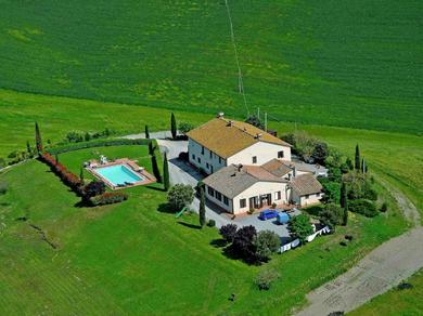 Апартаменты Authentic farmhouse in the Val D Orcia with pool and stunning views