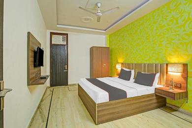 Hotel Collection O Peaceful Stay Near Tdi Mall