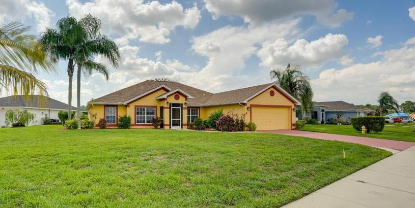Hotel Lehigh Acres Home with Screened Porch and Lake View!