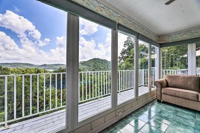 Holiday home Serene Smithville Home with 2 Decks and Lake View