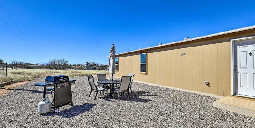 Holiday home Desert Escape Off I-10 with Over 1 Enclosed Acre!
