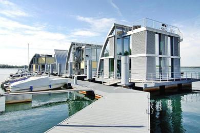 Апартаменты Apartment in a floating house on the Geierswalder See
