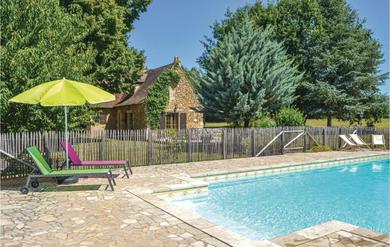 Holiday home Stunning home in Campsegret with 4 Bedrooms, Private swimming pool and Outdoor swimming pool