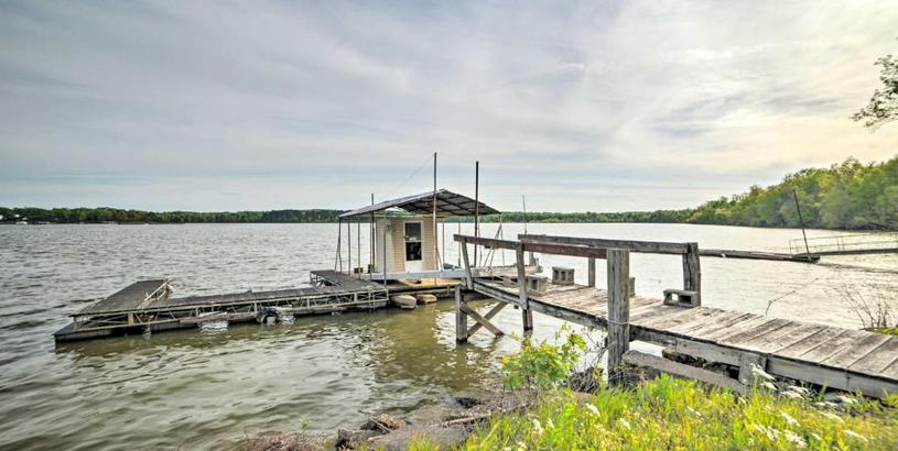 Holiday home Kentucky Lake Hideaway with Shared Pool and Dock!