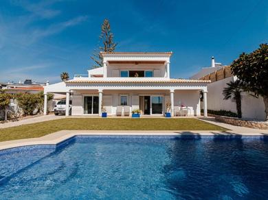 Дом отдыха Fantastic four-bedroom villa in Praia da Luz with private pool