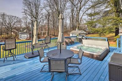 Дом отдыха Charming East Haven Home with Private Hot Tub!