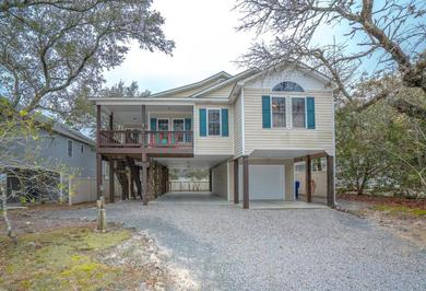 Holiday home Pet friendly home with a large fenced-in backyard nestled in the heart of Oak Island