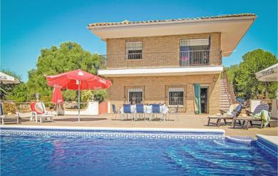 Holiday home Awesome home in Almodvar del Ro with 5 Bedrooms, WiFi and Outdoor swimming pool
