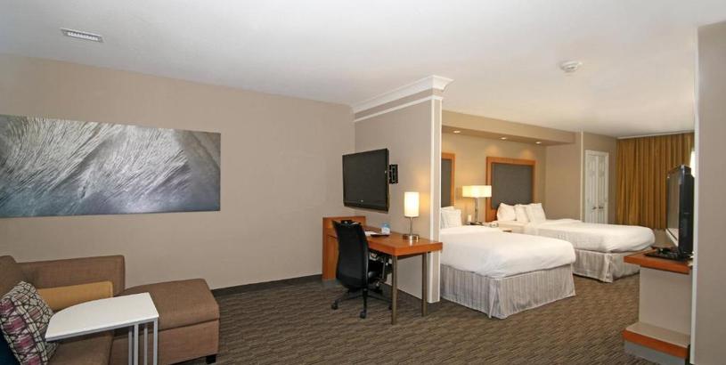 Отель SpringHill Suites by Marriott Charleston North