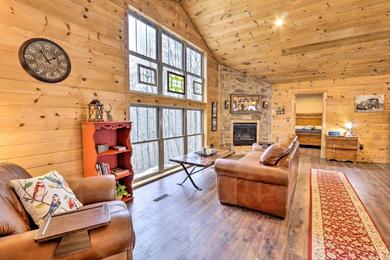 Holiday home Butler Cabin on 19 Acres with Hot Tub and Fire Pit!