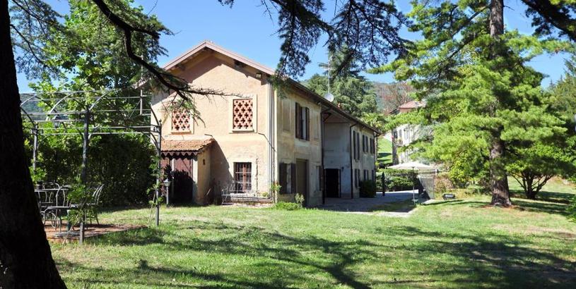Отель In a historic park, close to Lake Como and Milan.