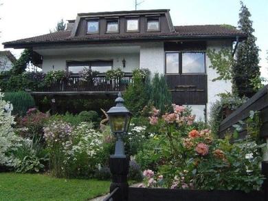 Отель Großzügige Ferienwohnung für 5 Personen mit überdachter Terrasse und wundervollem Garten mit Koi-Teich in Waldnähe