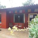 Lodge "Chalé Balines Oroboro" 1 - Casa com jardim de 150 m e cozinha completa em Macacos