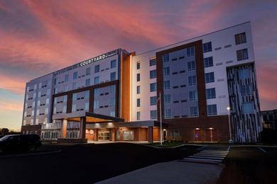 Отель Courtyard by Marriott Indianapolis Fishers