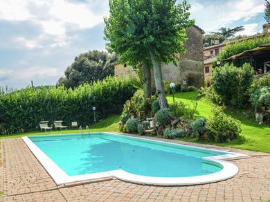 Дом отдыха Superb Holiday Home in Umbria With Swimming Pool