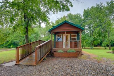 Hotel Cozy Cabin in Sallisaw with Patio Pets Welcome!