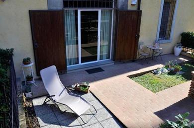 Hotel 2 bedrooms appartement with enclosed garden and wifi at Empoli