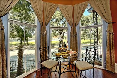 Guest house Huge Victorian Beauty Overlooking Forsyth Park