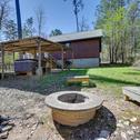 Дом отдыха Broken Bow Cabin with Hot Tub and Fire Pit