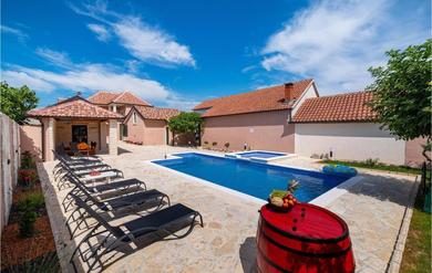 Holiday home Amazing Home In Benkovac With 4 Bedrooms, Outdoor Swimming Pool And Heated Swimming Pool