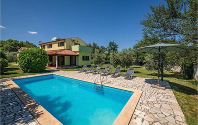 Holiday home Amazing home in Pavicini w/ Outdoor swimming pool, WiFi and 4 Bedrooms