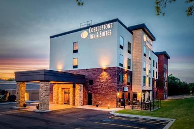 Отель Cobblestone Inn & Suites Fairfield Bay
