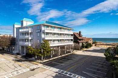 Aparthotel Marylander Condominiums, 90 steps from the beach