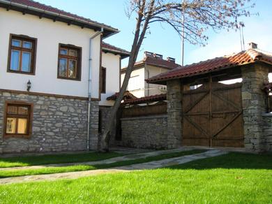 Holiday home Private 4BR-2BA guest House Dryanovo with Pool and FREE Parking