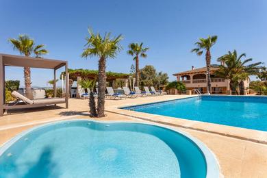 Villa Villa in Can Picafort, located in the countryside, near the beach, has 5 bedroom