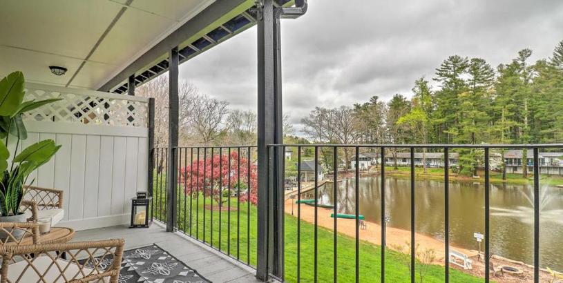Apartments Chic Flat Rock Condo with Balcony and Lake View!
