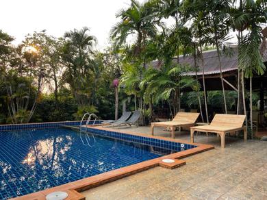 Bamboo Hideaway, Bungalows with Private Pool